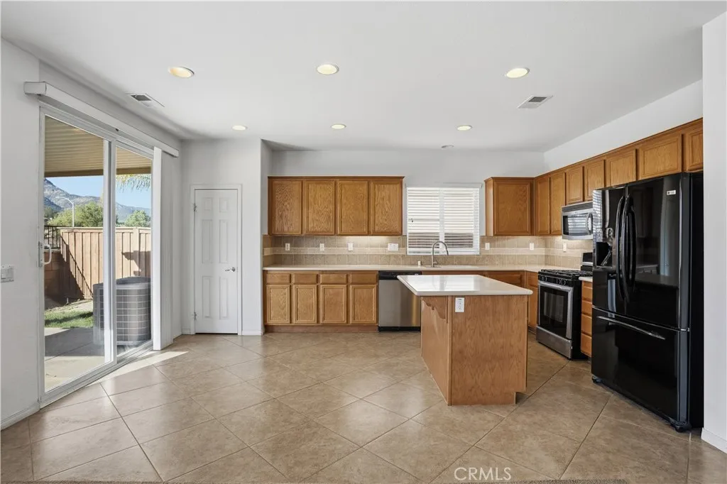 19845 Silverwood Drive, Lake Elsinore, California 92530 home-pic-13